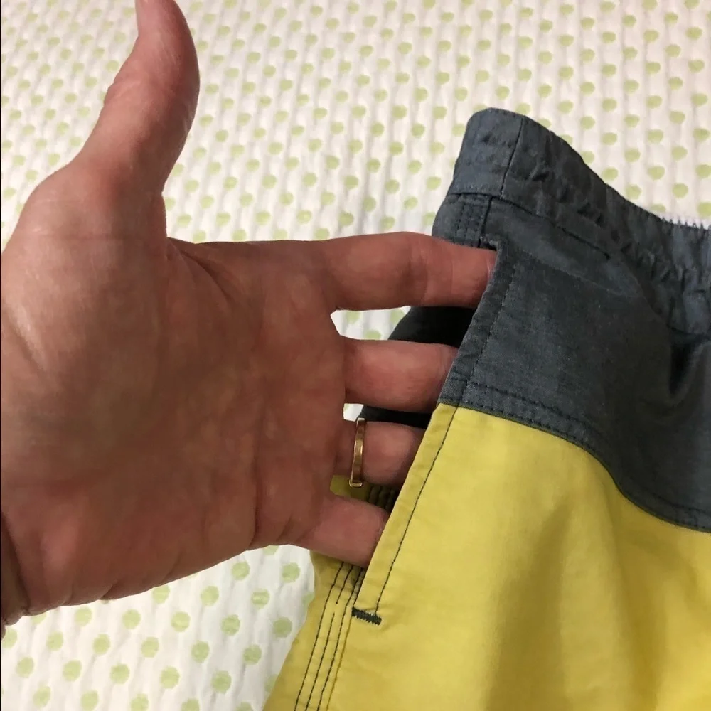 BILLABONG MENS SWIM TRUNKS SIZE 27 CAMO/YELLOW